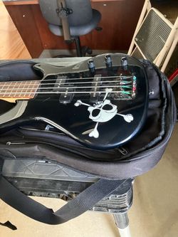 MB4 Squier by Fender