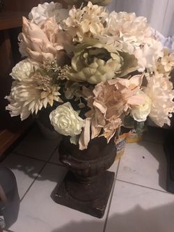 Decorative outdoor and indoor artificial flowers with metal planter