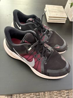 Nike Quest Sneakers