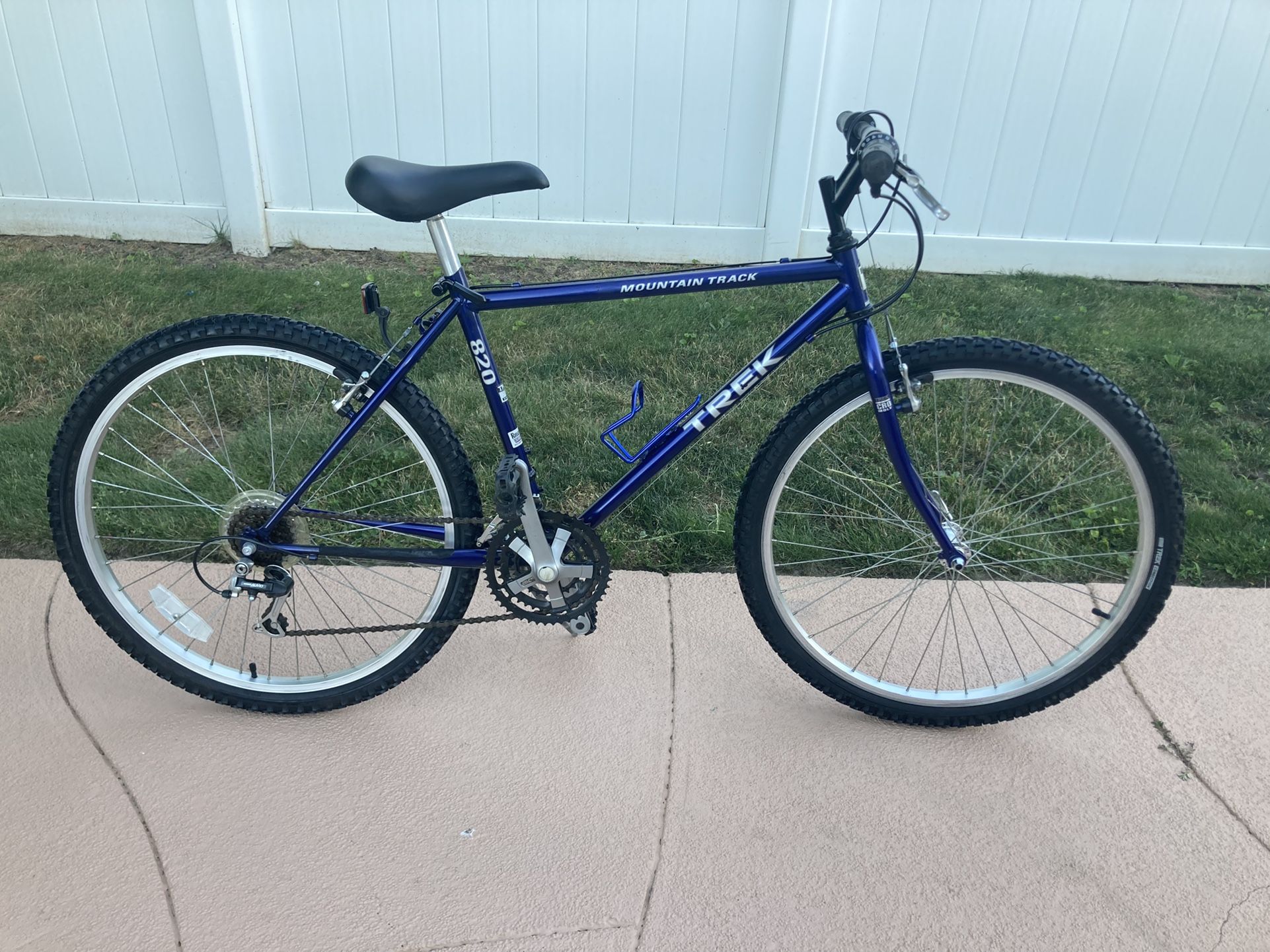Mint!! Mens TREK bike like new, 26”wheels