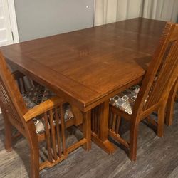 Dining room Table w 6 Chairs 