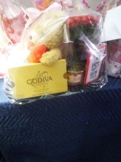 Godiva Valentine W/Plush Bear🌹
