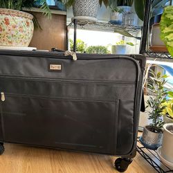 Tutto 9228TMA 2XL Sewing Machine Case Black for Sale in Orting