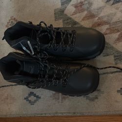 Size 9 Men’s Snow Boots