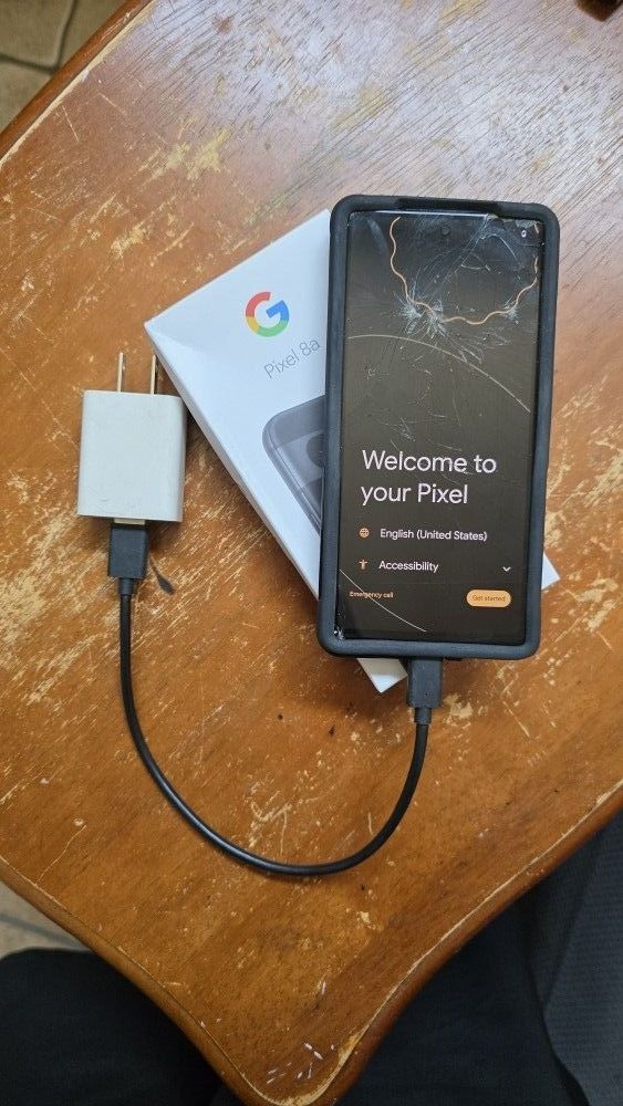 Google Pixel 6a, Unlocked, 128 GB, Black. Screen Cracked, Still Works. Used. Charger And Otterbox
