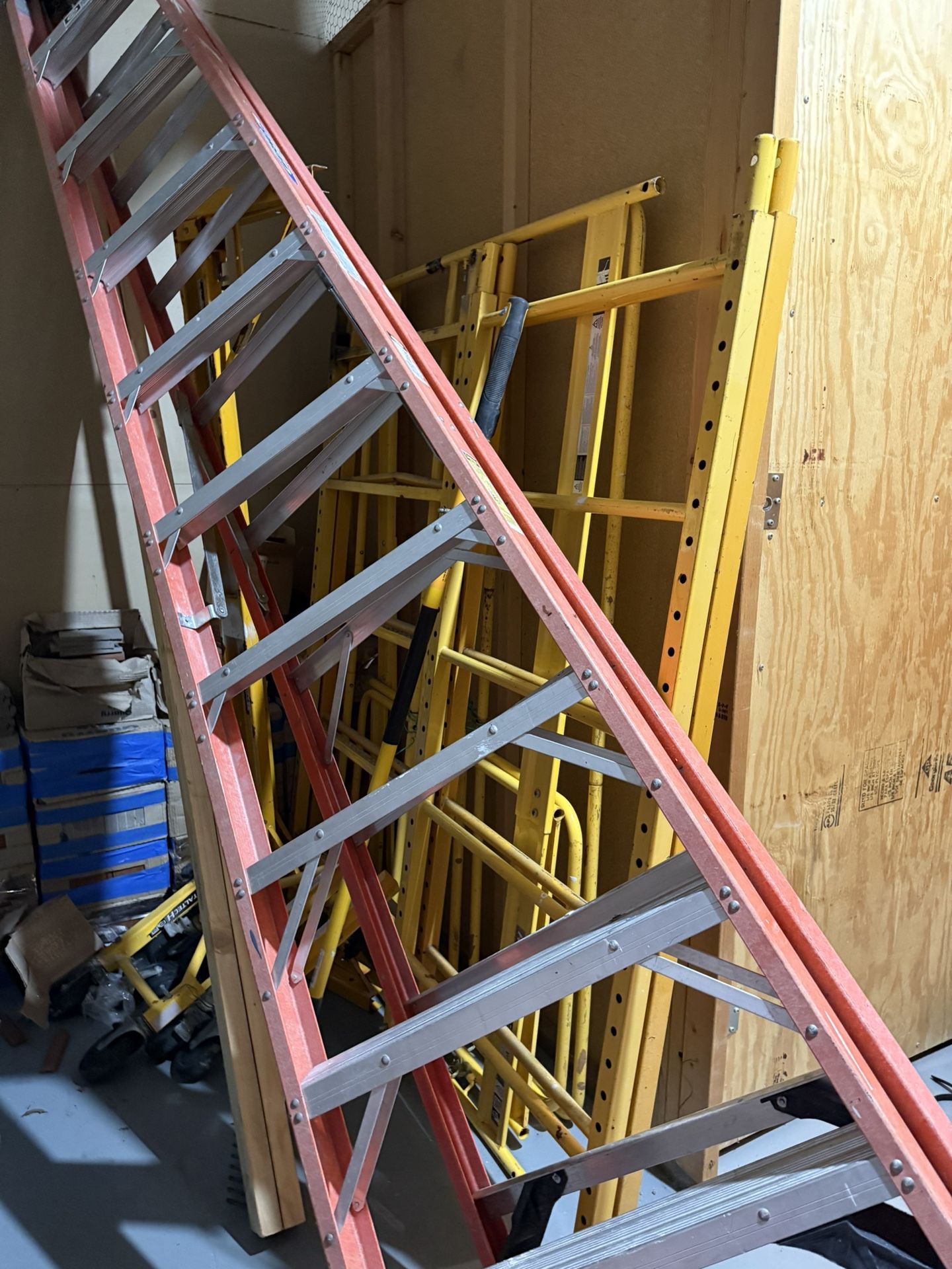 Werner 10’ Fiberglass 9 Step Ladder