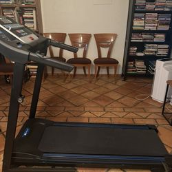 Xterra Inclining Pulse Reading Treadmill