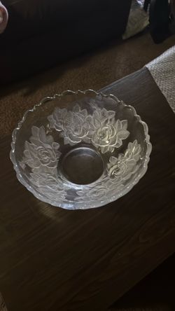 Glassware, salad bowl and serving plate