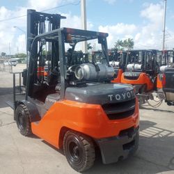 FORKLIFT TOYOTA 2017 PNEUMATIC 