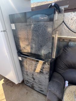 Mini fridge