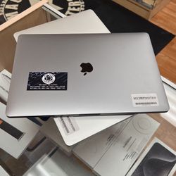 2019 15”MacBook Pro i9 32Ram TB SSD 