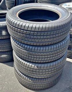 225/60r18 Yokohama tires con 80% de Vida las 4