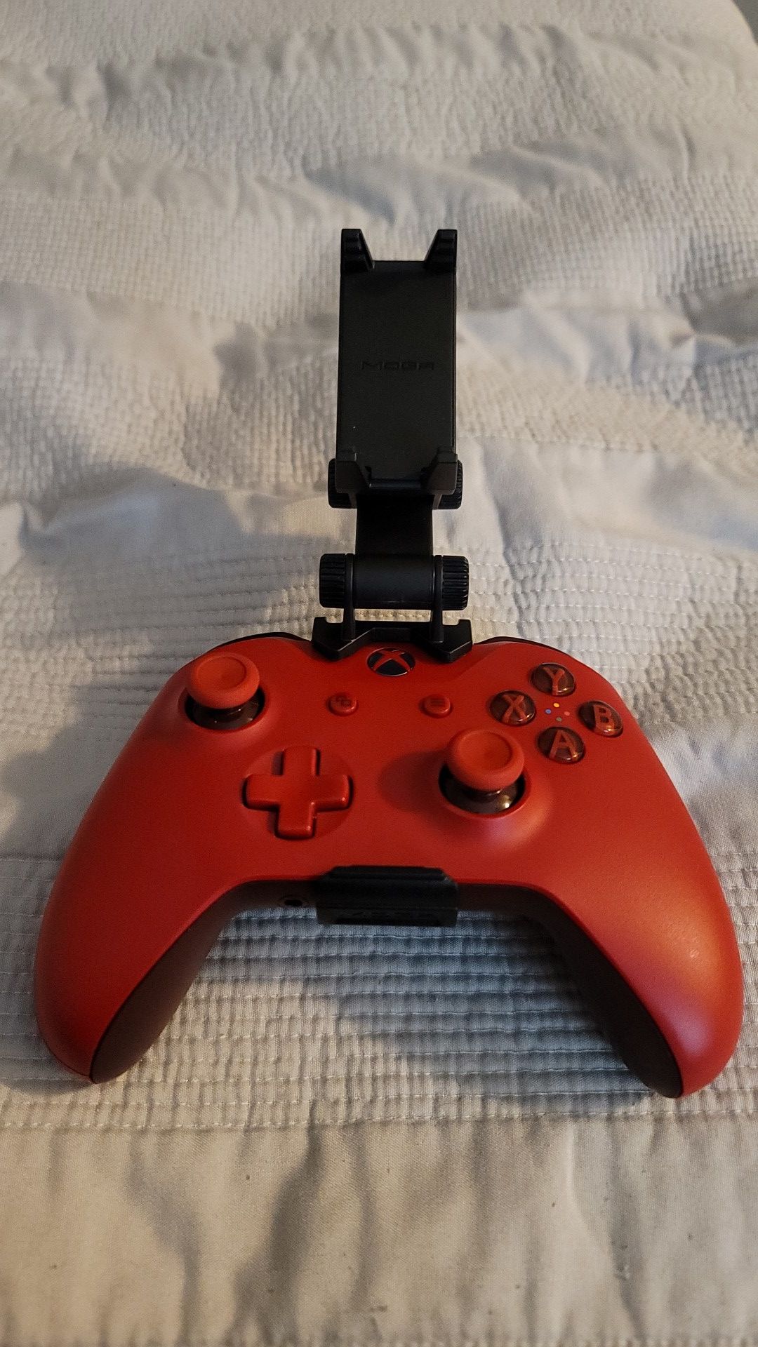 Xbox one controller with (gaming mobile clip )