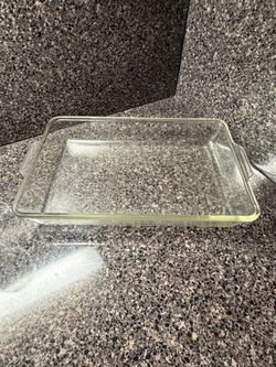 Pyrex glass baking dish