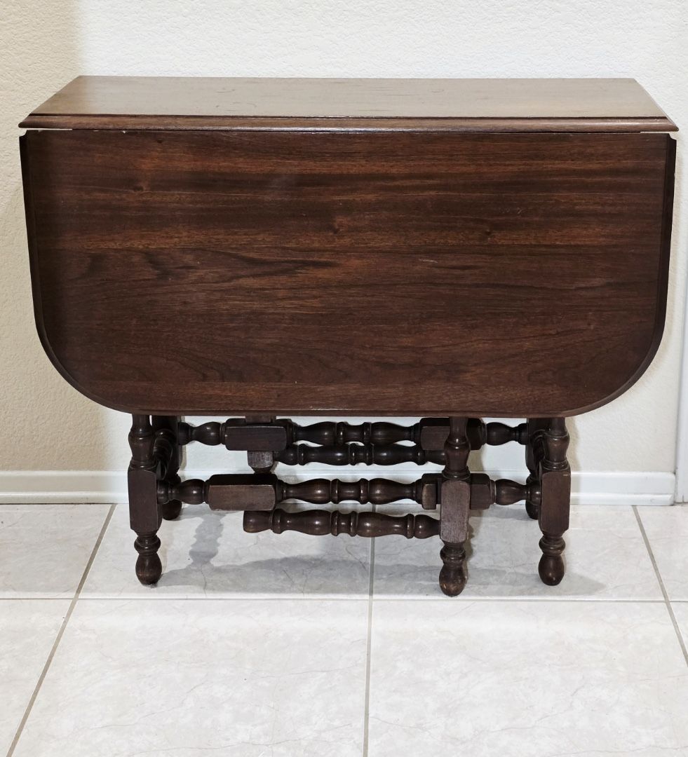 Antique Mahogany Drop Leaf Gateleg Table
