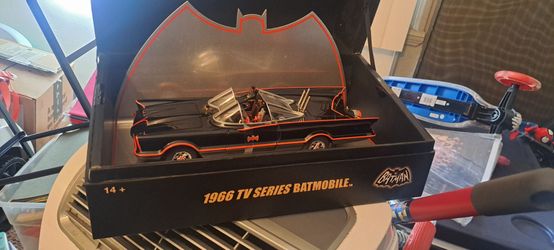 Hot Wheels Elite 1:18 Scale 1966 TV Series Batmobile