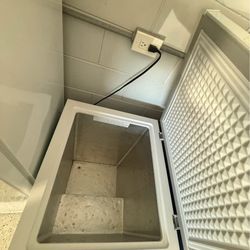THOMPSON CHEST FREEZER 
