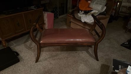 Bench for beds or bathrooms