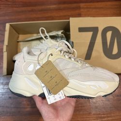 Yeezy 700 Analog 