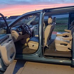 Family  Volkswagen 2010 Roatán God Condition  AC motor and transmisión God  196.000 miles  Clean title  In hands 