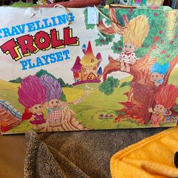 Trolls Traveling Case Playset W/4 Trolls