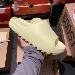 Adidas Yeezy Glow Slide size 11 USED But Clean