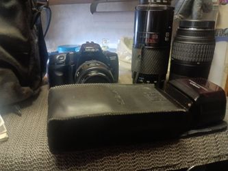 Vintage Minolta Maxxum camera and parts for sale.