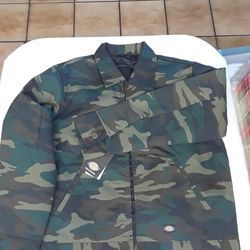 Brand New Camouflaged Eisenhower Dickies Waterproof Extra Large Jacket$65