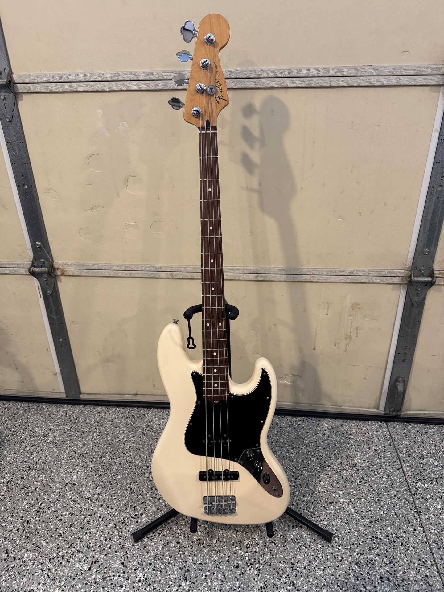 White Fender Jazz Bass MIM 2009