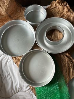 Wilton Aluminum Round Cake Pans Set of 4