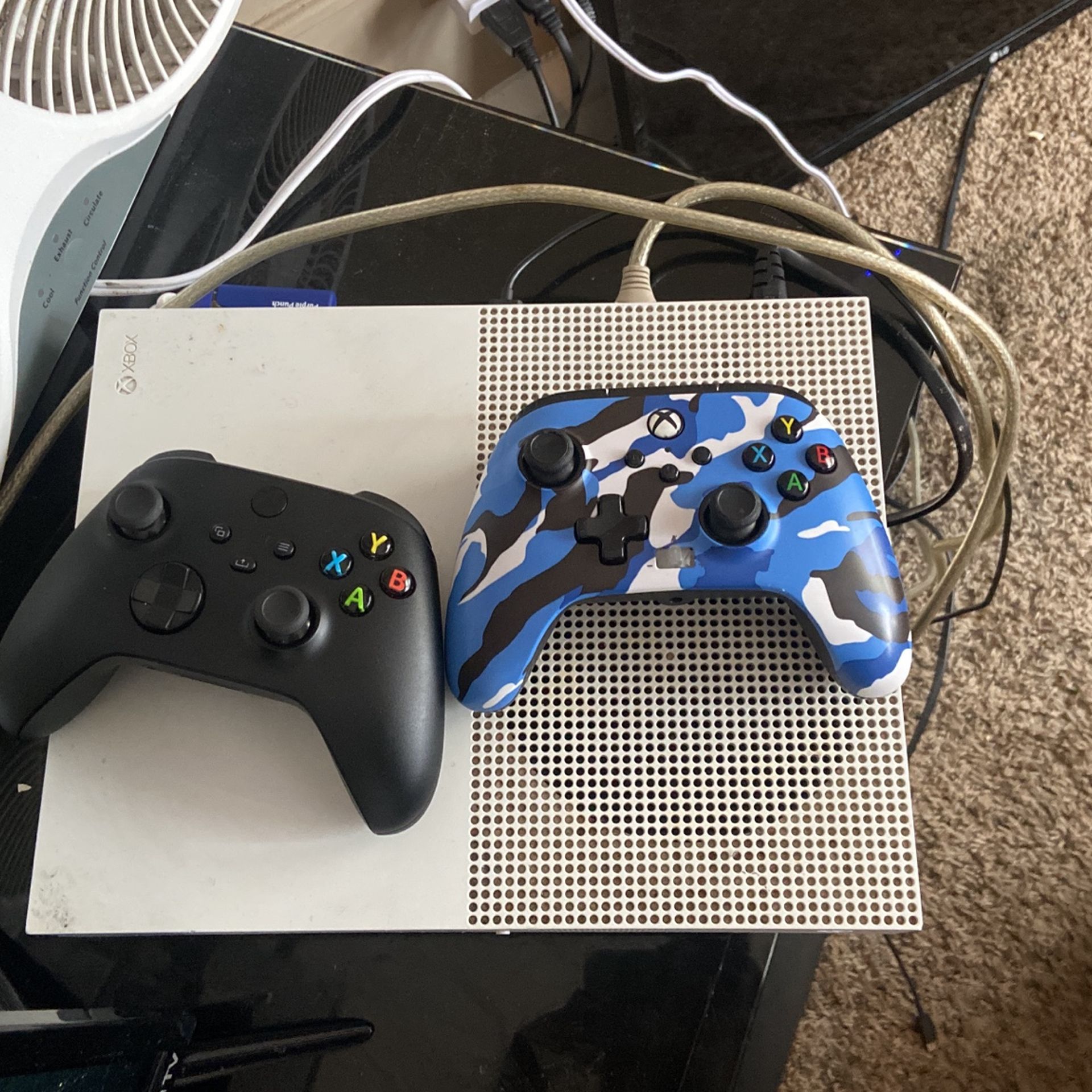 Xbox One (two Controllers)