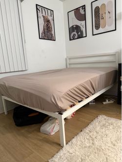 Full Size Bed Frame & Mattress – Like New