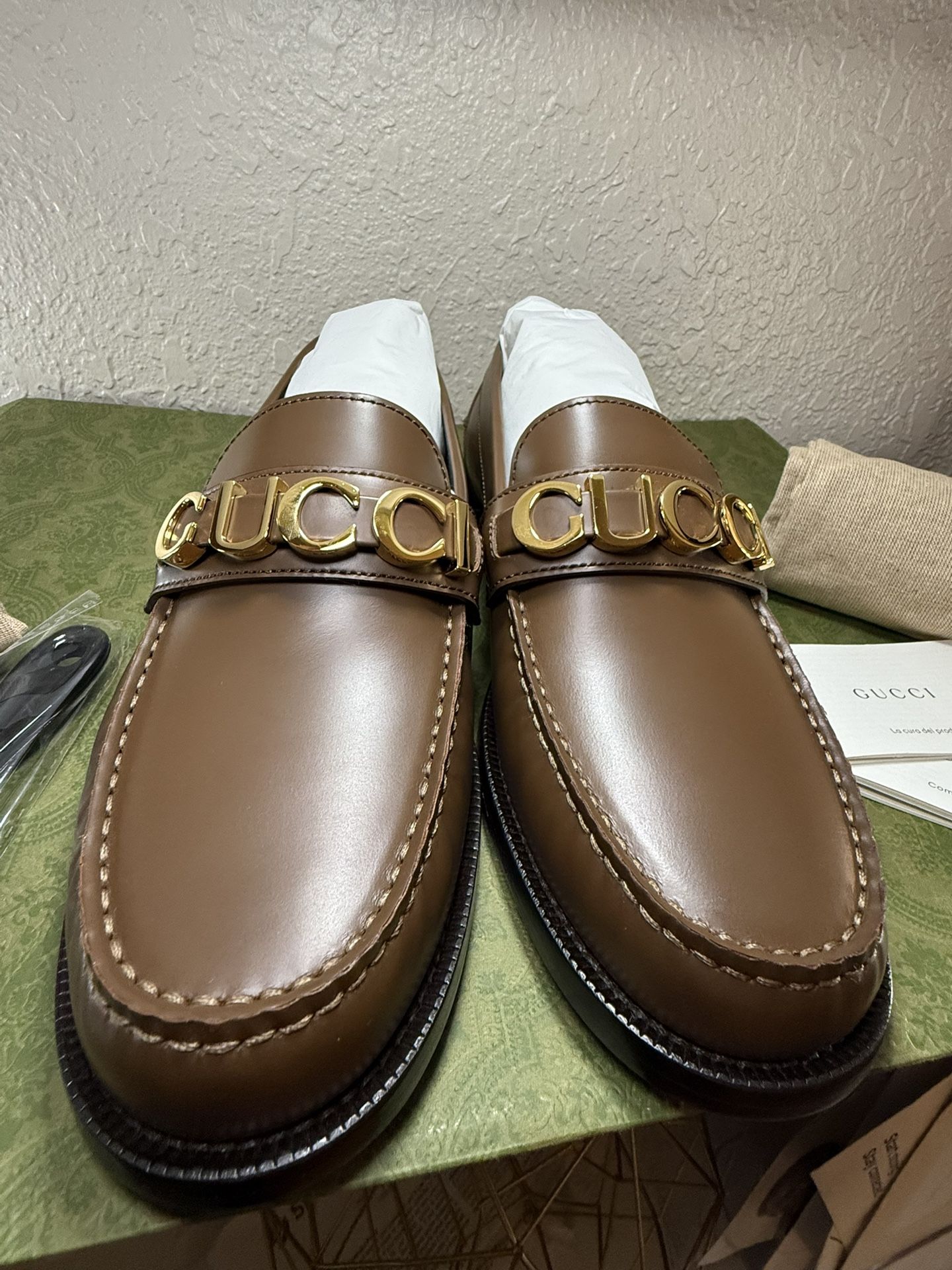 Gucci Men’s Leather Loafers – US Size 9 (fits a tad bigger) - Excellent Condition