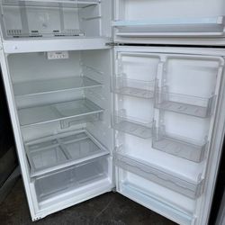 Whirlpool White Top Freezer Refrigerator | Free Delivery