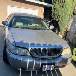 2006 Lincoln Town Car