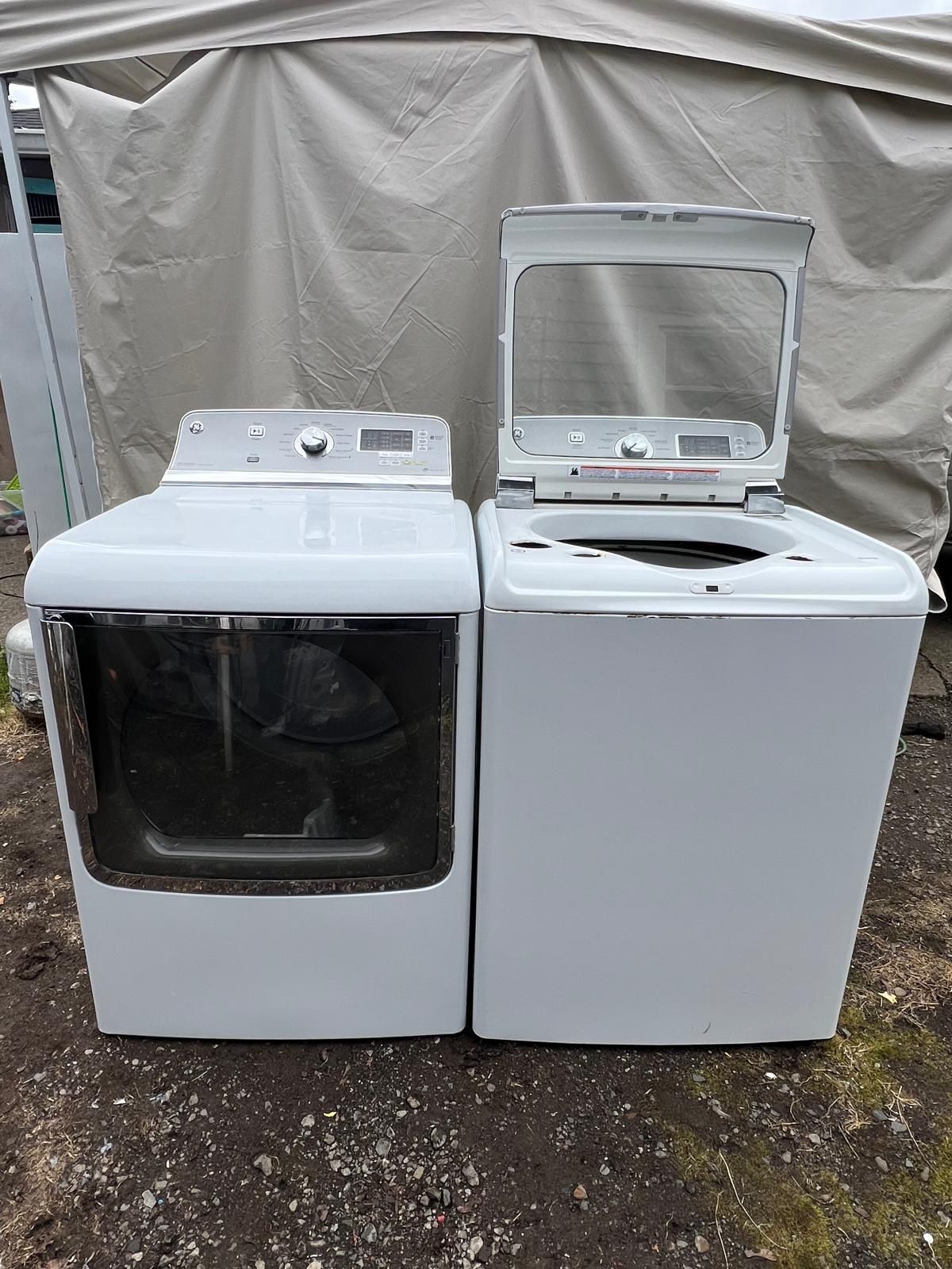 GE washer and dryer in excellent condition 💦