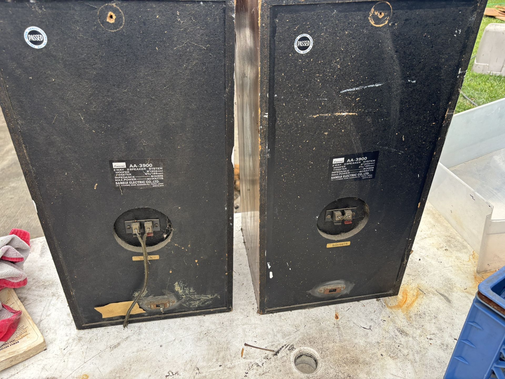 Vintage Speaker Sets, And 45 Records And Cassette Tapes And Eight - Main Image