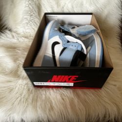 Jordan 1 Retro University Blue