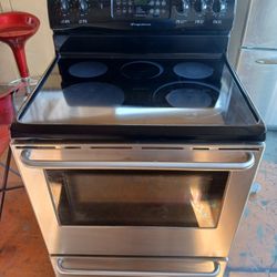 FRIGIDAIRE 30" ELECTRIC STOVE.
