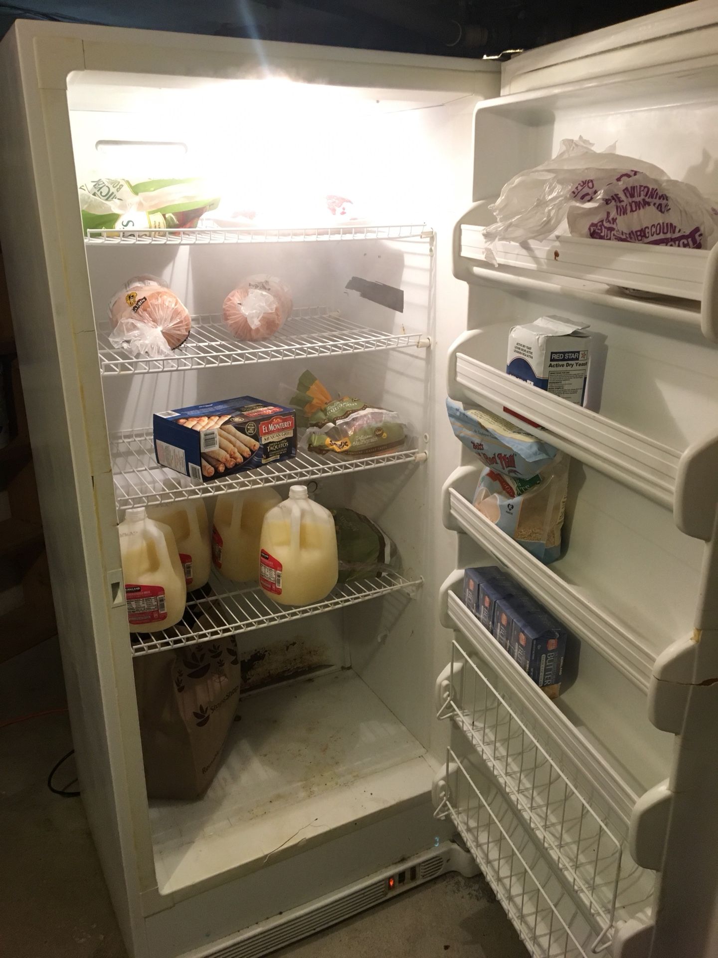 Frigidaire Commercial Freezer lffh2067dw2 for Sale in Belmont, MA OfferUp