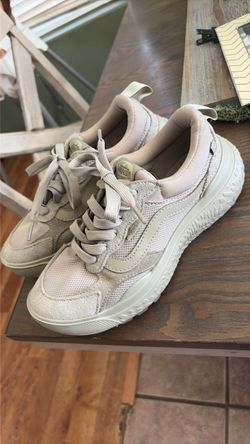 Woman’s vans size 5 1/2