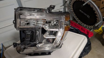 GMC Sierra 1500 driver side headlight