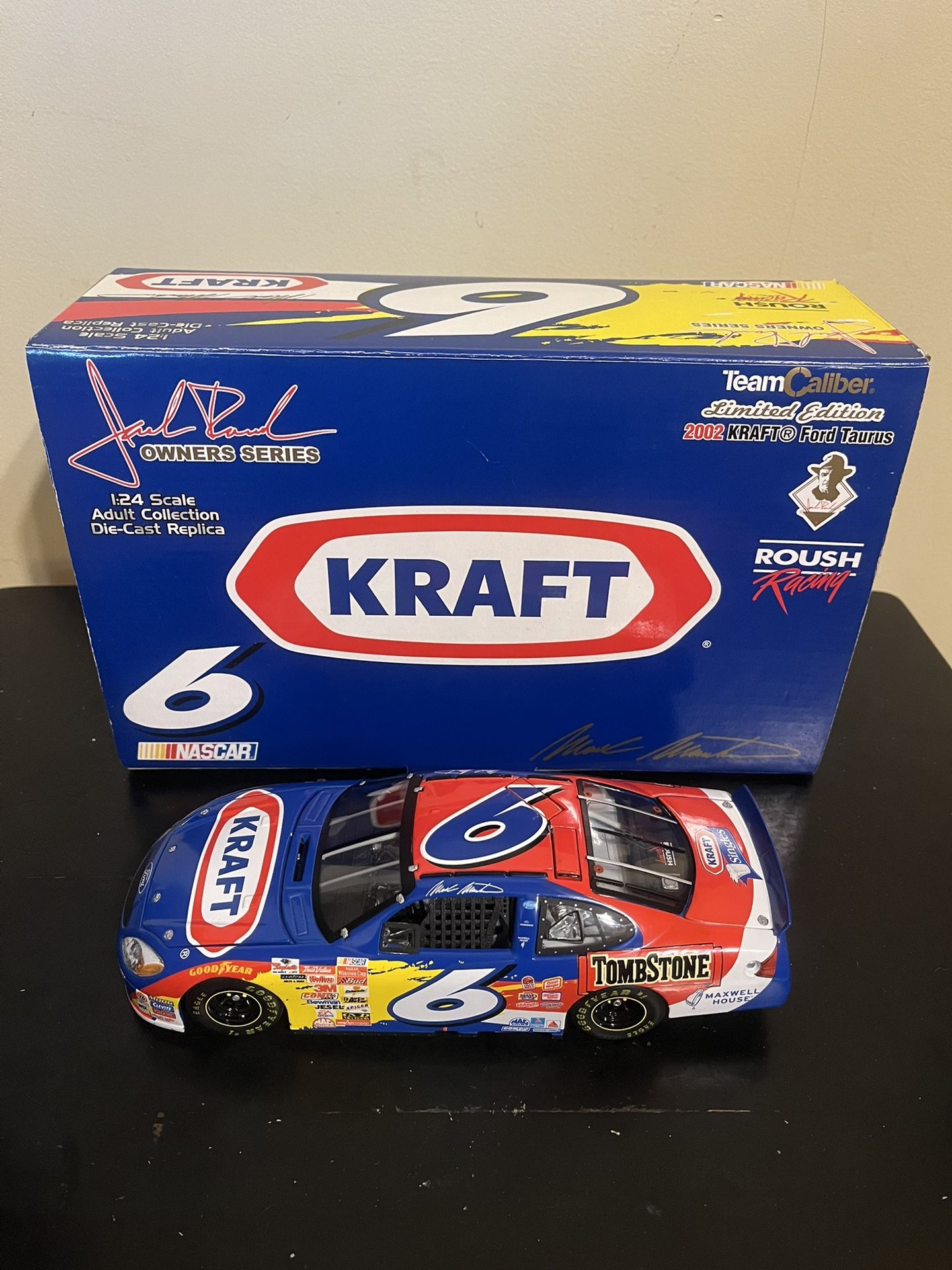 Team Caliber 2002 KRAFT #6 Mark Martin NASCAR 1:24 Diecast Car