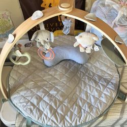Play Mat With Overhead Bar And Toys 