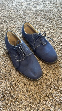 Brand New Men’s Blue Shoes with Brown Laces – Size 8.5