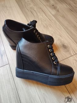 Platform shoes