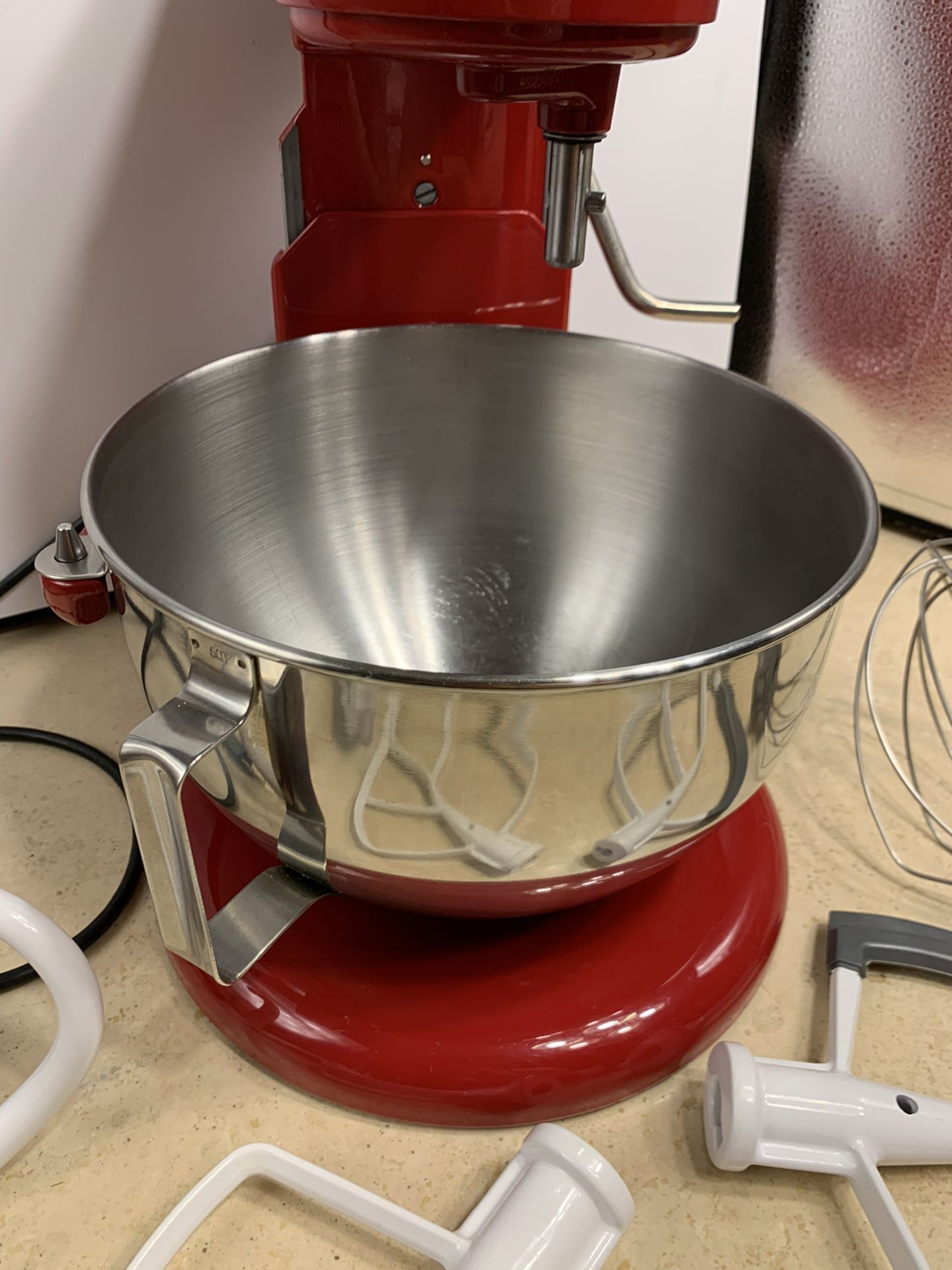 KitchenAid Professional 5 Plus 5 Quart Bowl-Lift Stand Mixer (used) for  Sale in Arlington Heights, IL - OfferUp