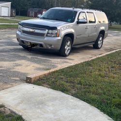 Chevy Suburban 2009  200milles 