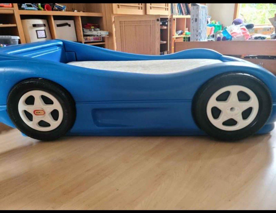 Little Tikes Toddler car bed w/mattress