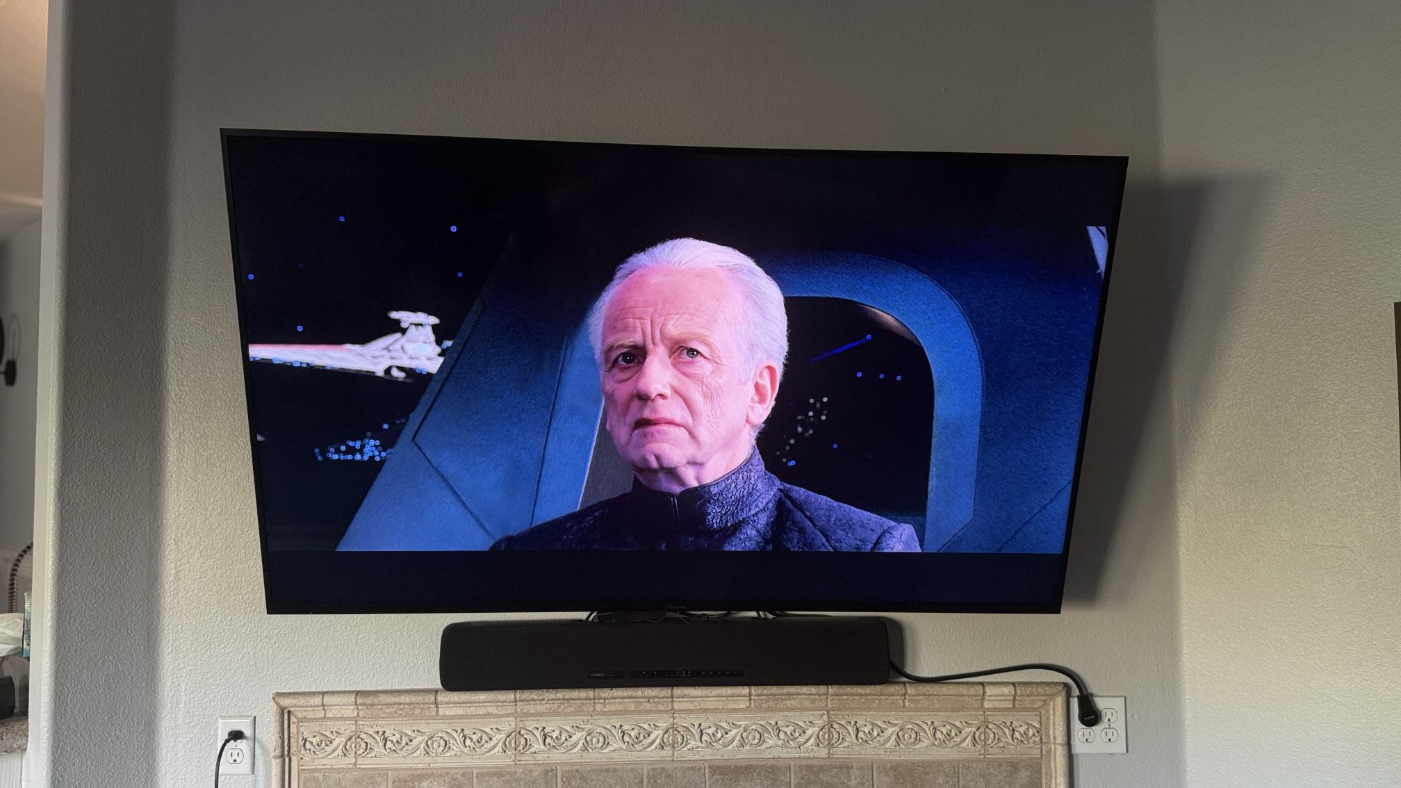 Hisense 65" Smart Tv 4K UHD Barely Used